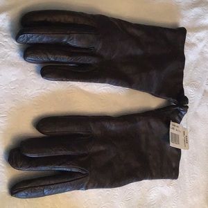 Leather gloves